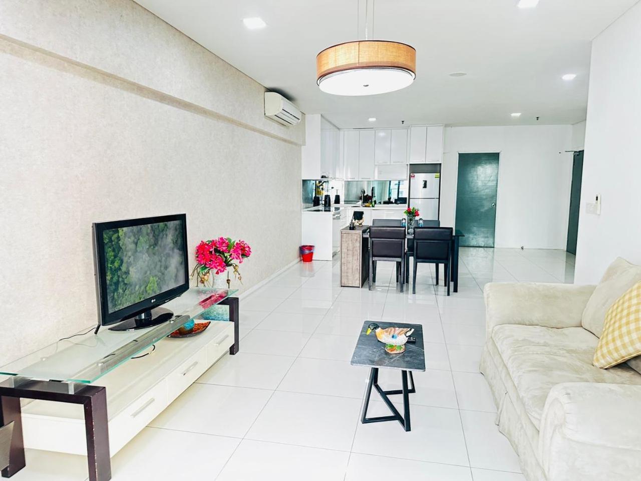 Summer Suites Klcc By Purple Orchid Kuala Lumpur Bagian luar foto