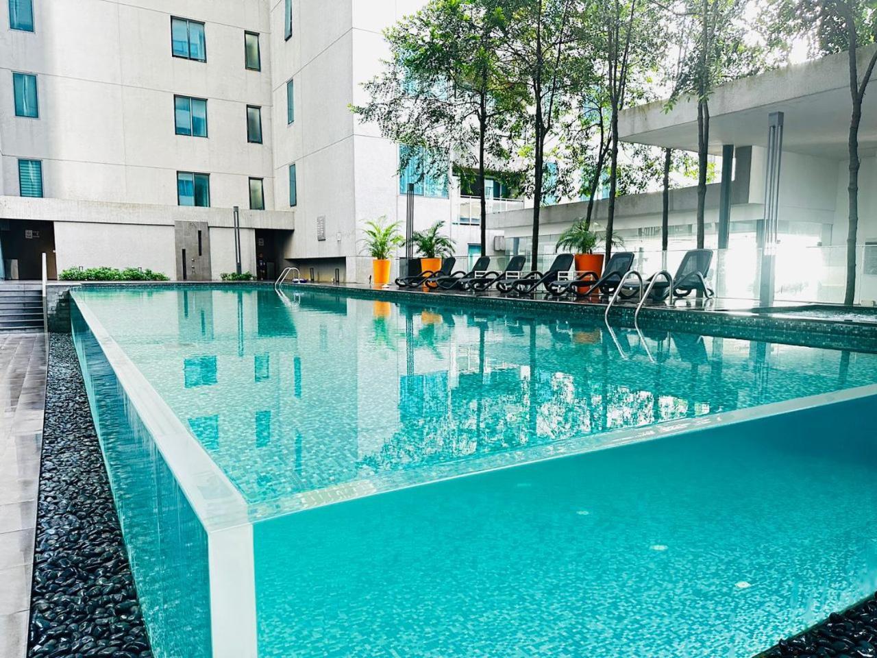 Summer Suites Klcc By Purple Orchid Kuala Lumpur Bagian luar foto