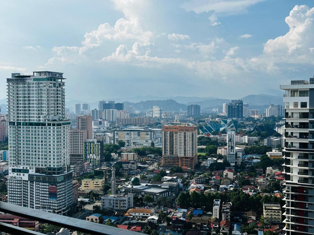 Summer Suites Klcc By Purple Orchid Kuala Lumpur Bagian luar foto