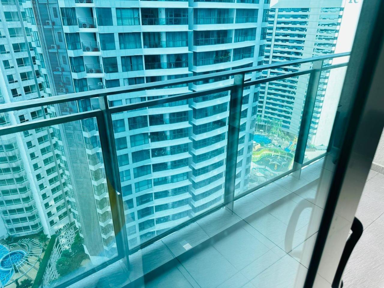 Summer Suites Klcc By Purple Orchid Kuala Lumpur Bagian luar foto