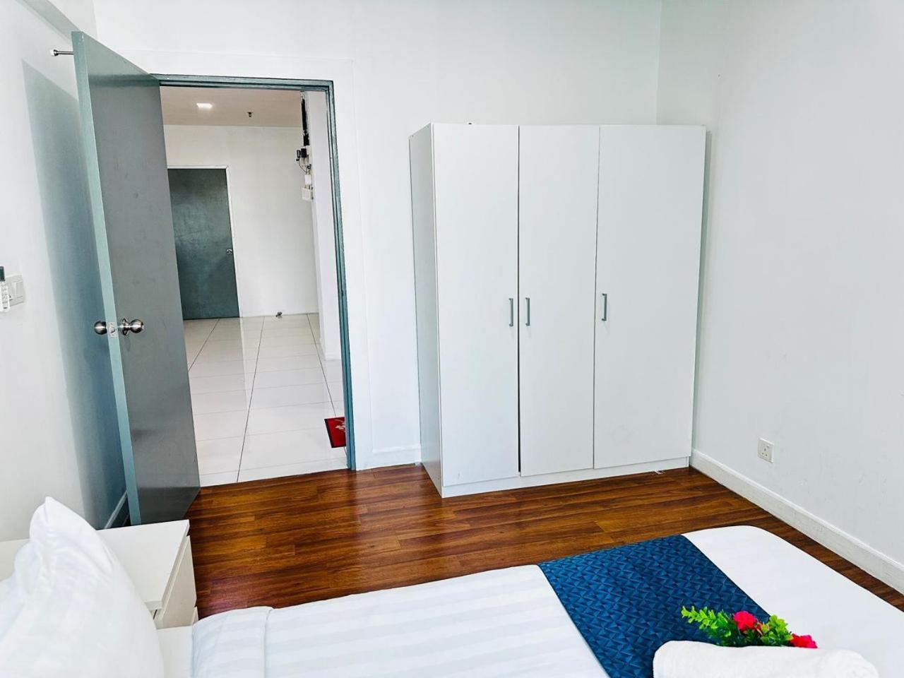 Summer Suites Klcc By Purple Orchid Kuala Lumpur Bagian luar foto